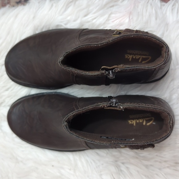 Clarks Bendable Dark Brown Leather Ankle Boots with Zipper - Picture 3 of 10